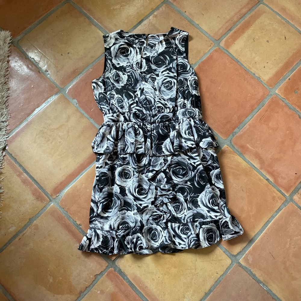 Silky mid thigh dress!